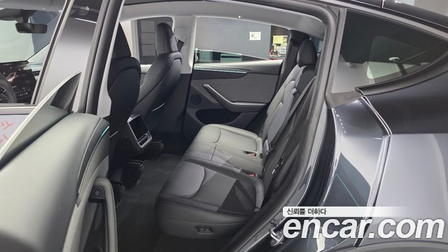 Tesla Model Y 2025 — photo 16