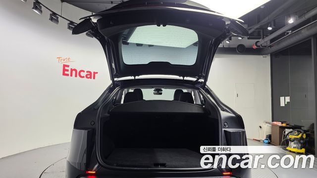 Tesla Model Y 2025 — photo 27