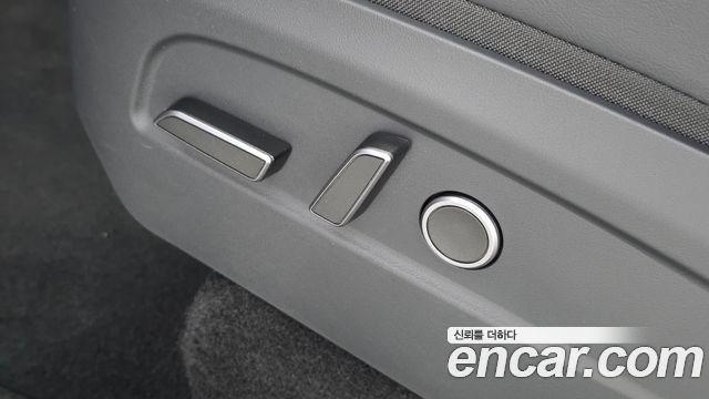 Tesla Model Y 2025 — photo 32