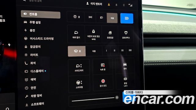 Tesla Model Y 2025 — photo 34