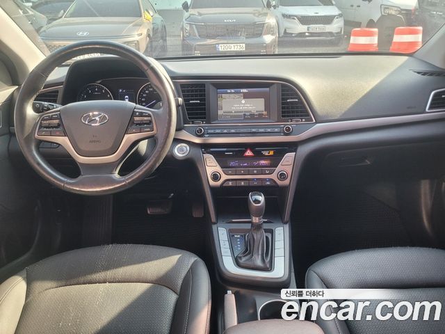 Hyundai AVANTE 2017 — photo 7