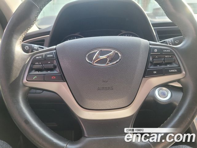 Hyundai AVANTE 2017 — photo 9