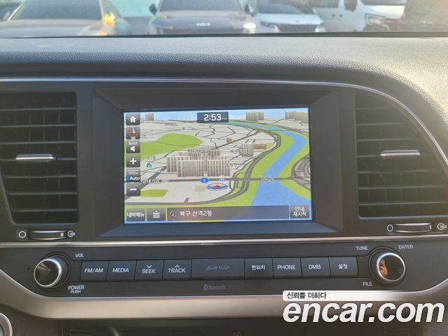 Hyundai AVANTE 2017 — photo 10