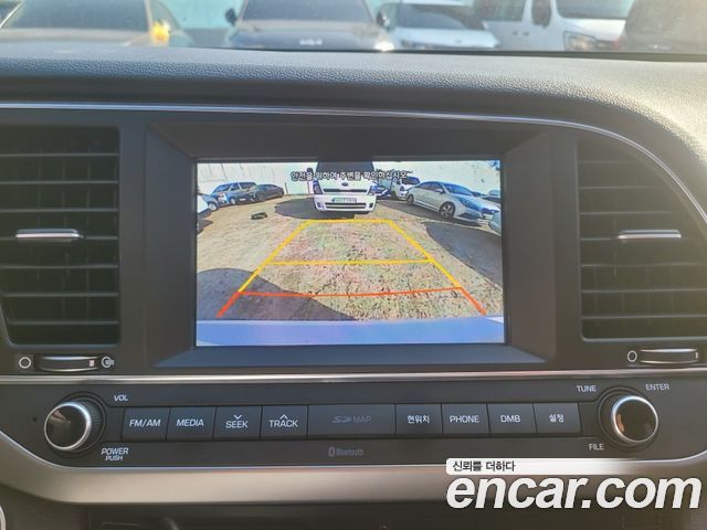 Hyundai AVANTE 2017 — photo 11