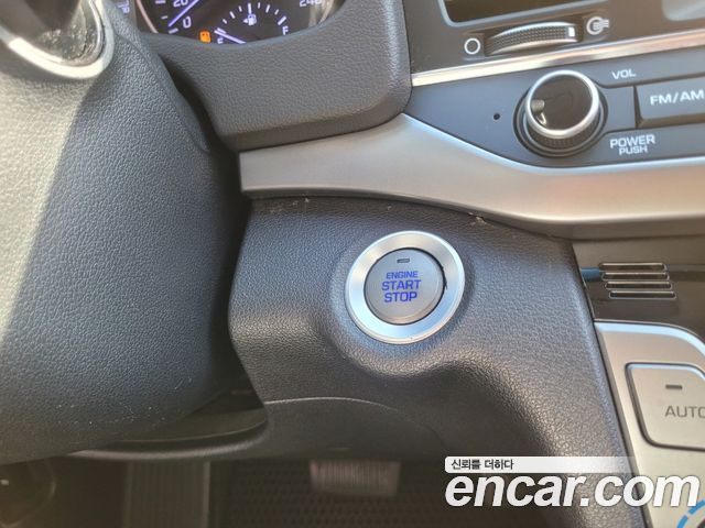 Hyundai AVANTE 2017 — photo 12