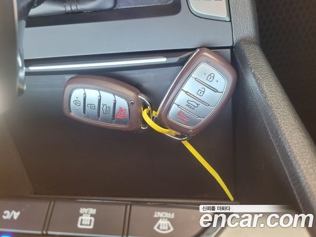 Hyundai AVANTE 2017 — photo 17