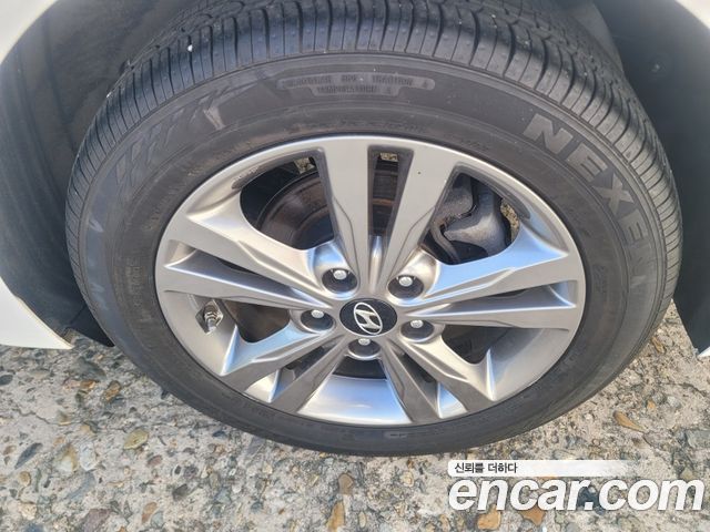 Hyundai AVANTE 2017 — photo 20