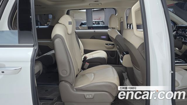 Kia Canival 2023 — photo 17