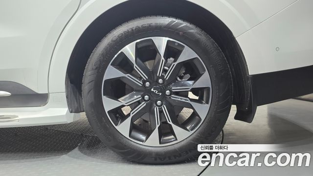 Kia Canival 2023 — photo 7