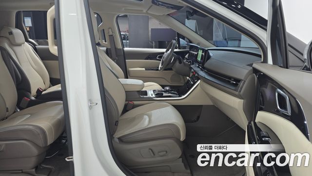 Kia Canival 2023 — photo 16