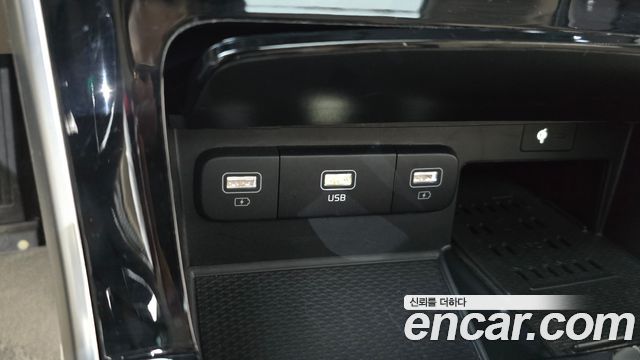 Kia Canival 2023 — photo 30