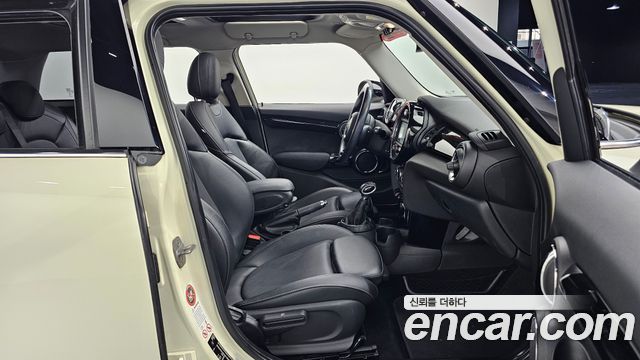 Mini Cooper 2015 — photo 17
