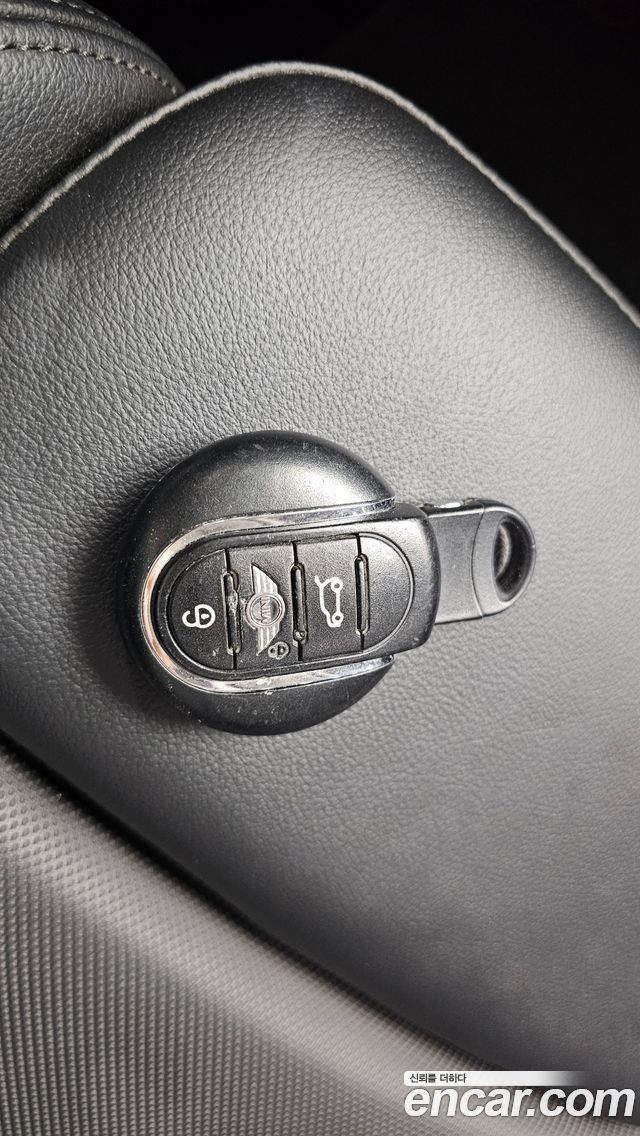 Mini Cooper 2015 — photo 30