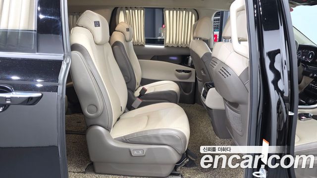 Kia Canival 2023 — photo 18