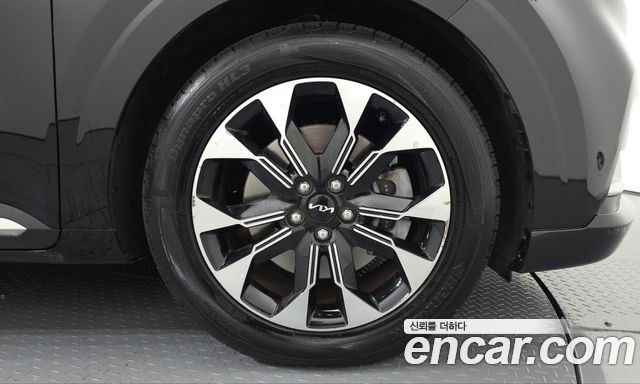 Kia Canival 2023 — photo 7