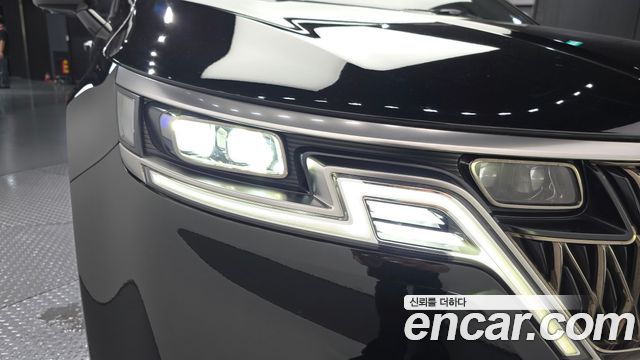 Kia Canival 2023 — photo 8