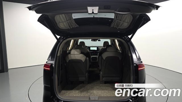 Kia Canival 2023 — photo 35