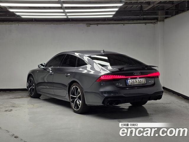 Audi A7 2022 — photo 2