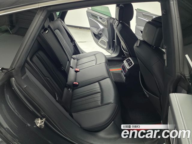 Audi A7 2022 — photo 11