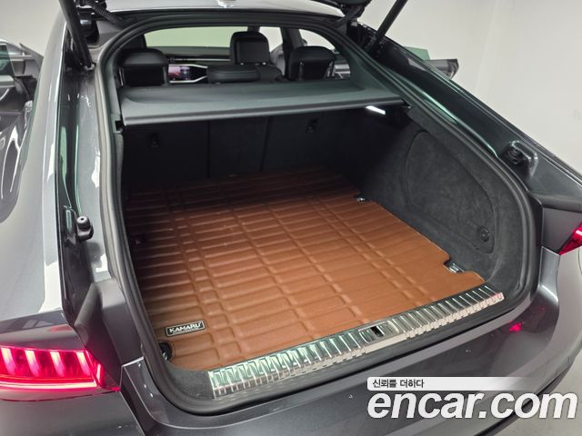 Audi A7 2022 — photo 19