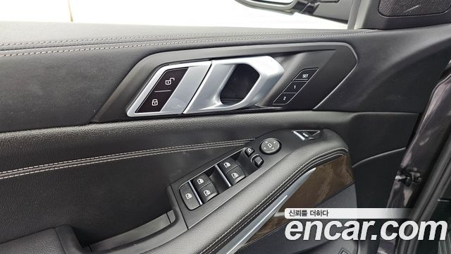 BMW X5 2022 — photo 29
