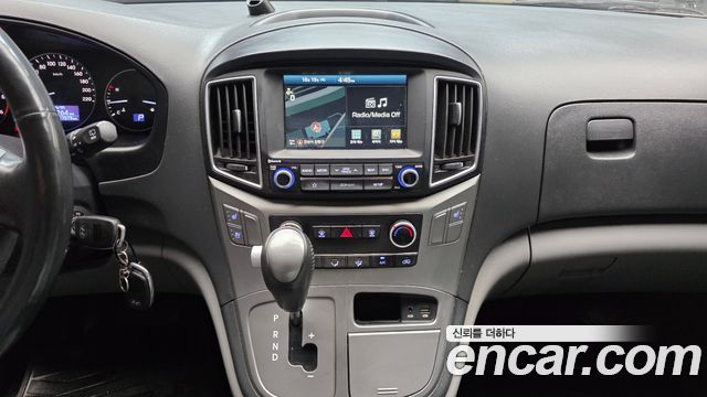 Hyundai Starex 2019 — photo 18