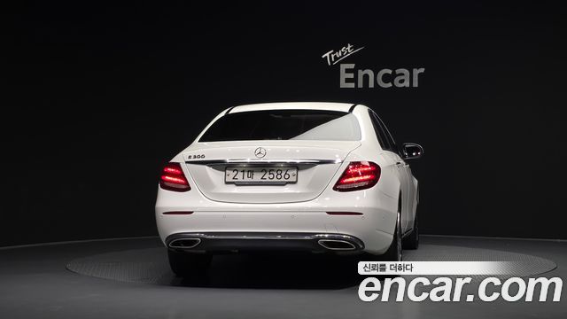 Mercedes-Benz E-Class 2019 — photo 4