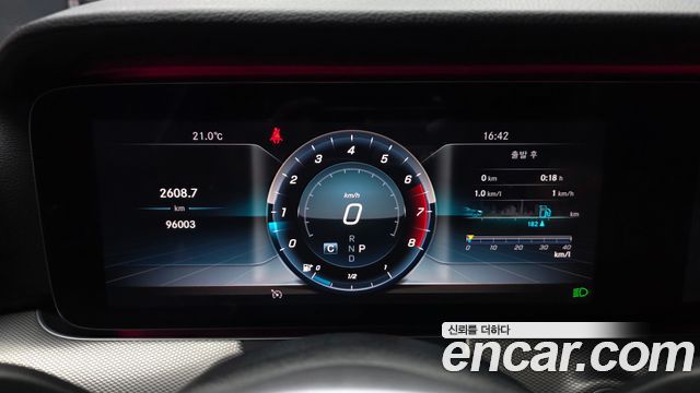 Mercedes-Benz E-Class 2019 — photo 11