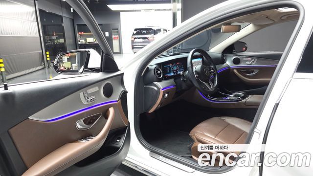 Mercedes-Benz E-Class 2019 — photo 13