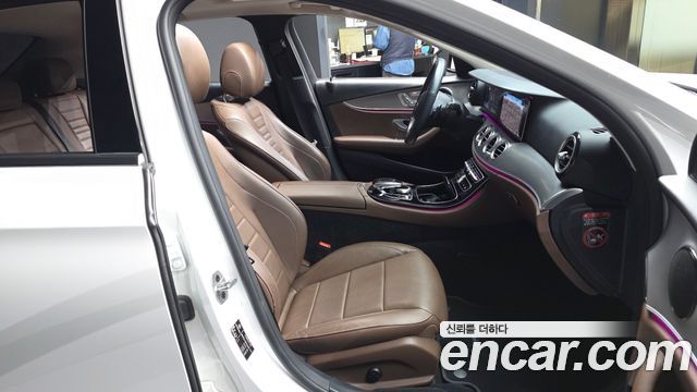 Mercedes-Benz E-Class 2019 — photo 17