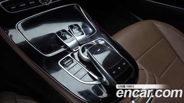 Mercedes-Benz E-Class 2019 — photo 24