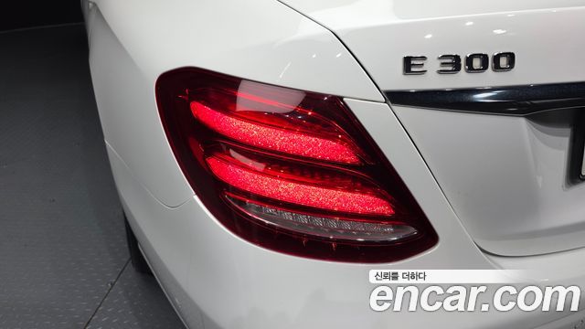Mercedes-Benz E-Class 2019 — photo 9