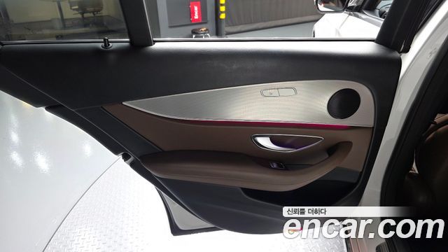Mercedes-Benz E-Class 2019 — photo 15