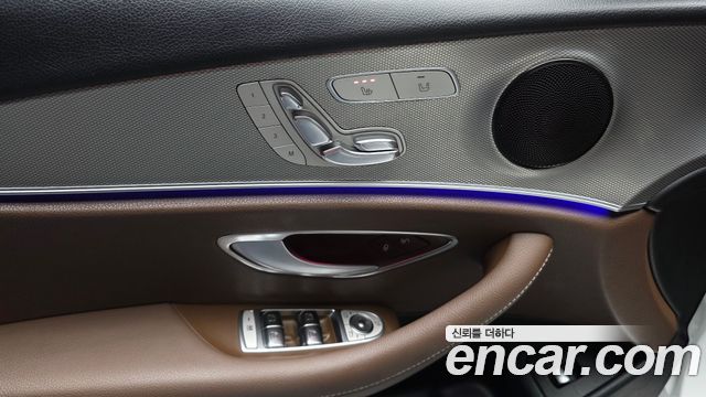 Mercedes-Benz E-Class 2019 — photo 29