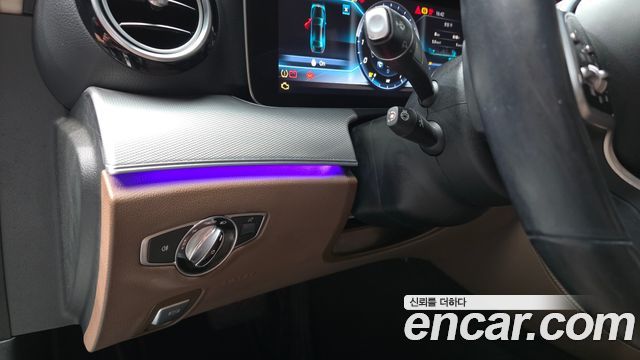 Mercedes-Benz E-Class 2019 — photo 30