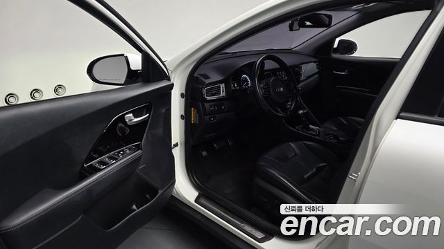 Kia Niro 2017 — photo 13