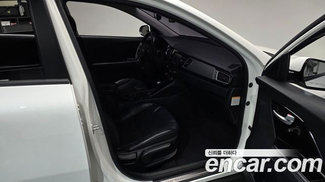 Kia Niro 2017 — photo 17