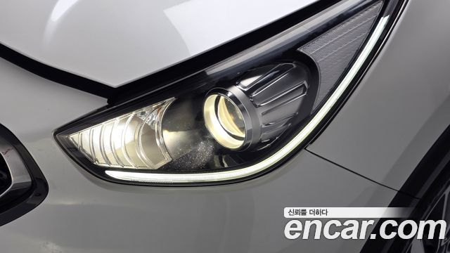 Kia Niro 2017 — photo 8