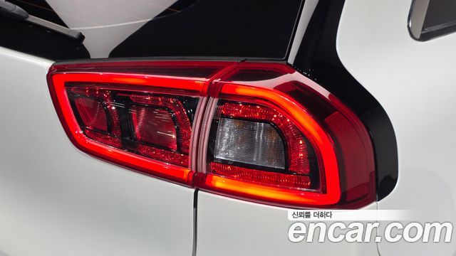 Kia Niro 2017 — photo 9