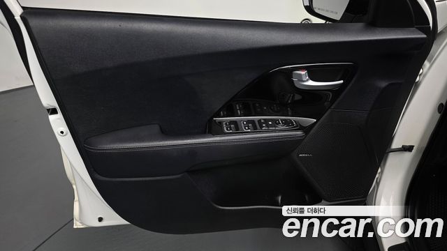 Kia Niro 2017 — photo 14