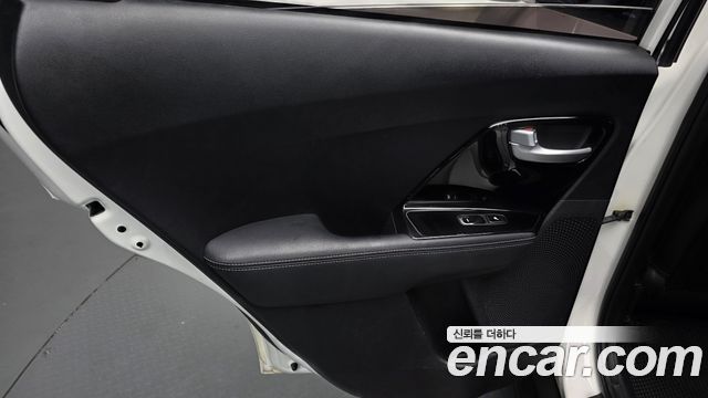 Kia Niro 2017 — photo 15