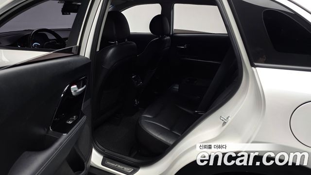 Kia Niro 2017 — photo 16