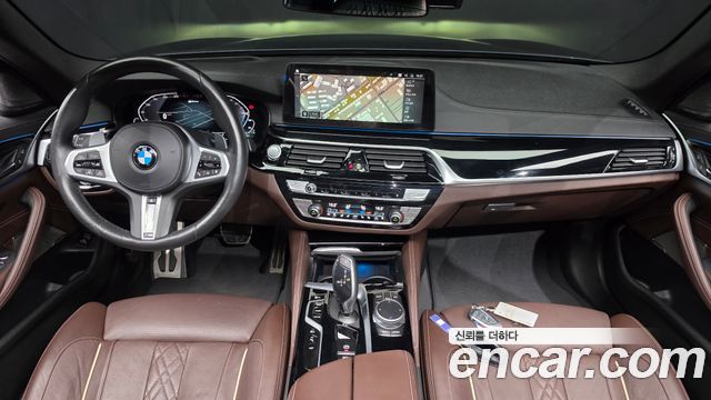 BMW 5-Series 2021 — photo 10