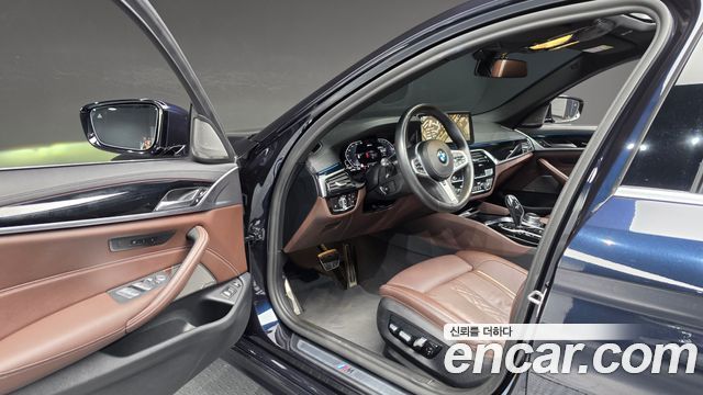 BMW 5-Series 2021 — photo 13
