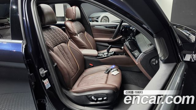 BMW 5-Series 2021 — photo 17