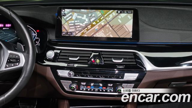 BMW 5-Series 2021 — photo 20