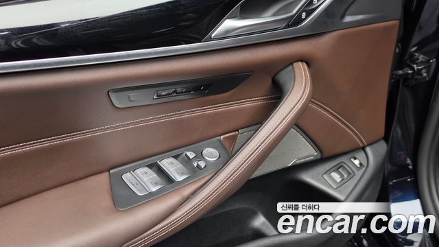 BMW 5-Series 2021 — photo 26