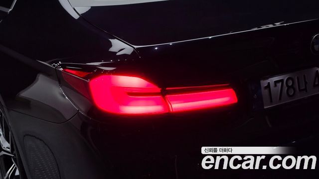 BMW 5-Series 2021 — photo 9