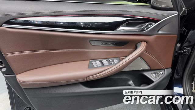 BMW 5-Series 2021 — photo 14