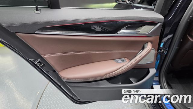 BMW 5-Series 2021 — photo 15